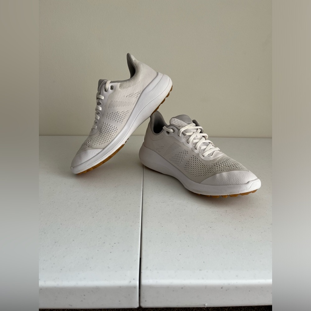 White Spikeless Golf Shoes, Men’s Size 8, FootJoy FJ Flex 56139